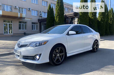 Седан Toyota Camry 2013 в Краснограді