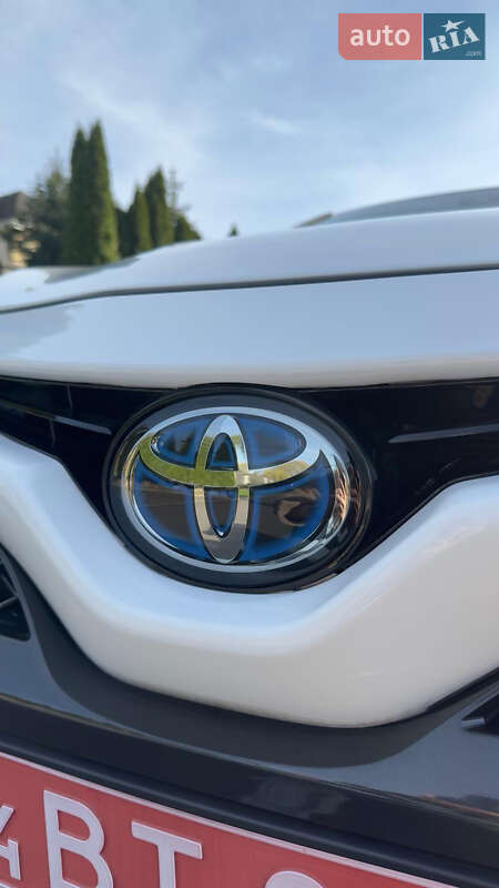 Седан Toyota Camry 2022 в Рівному
