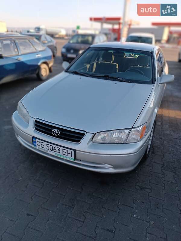 Седан Toyota Camry 2000 в Чернівцях