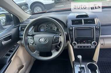 Седан Toyota Camry 2012 в Киеве