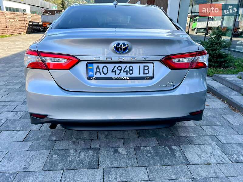Седан Toyota Camry 2018 в Києві