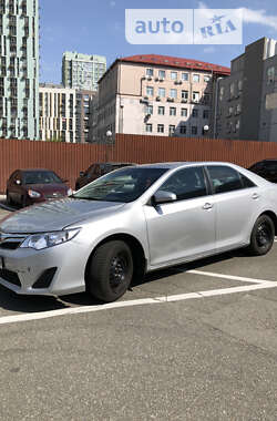 Седан Toyota Camry 2013 в Києві