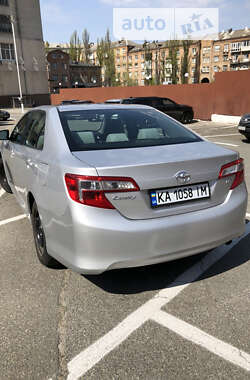 Седан Toyota Camry 2013 в Києві