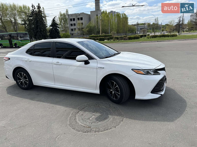Седан Toyota Camry 2019 в Черкассах