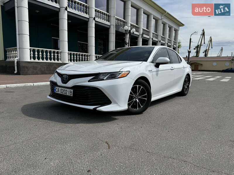 Седан Toyota Camry 2019 в Черкассах