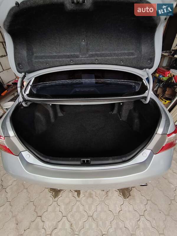 Седан Toyota Camry 2008 в Сумах