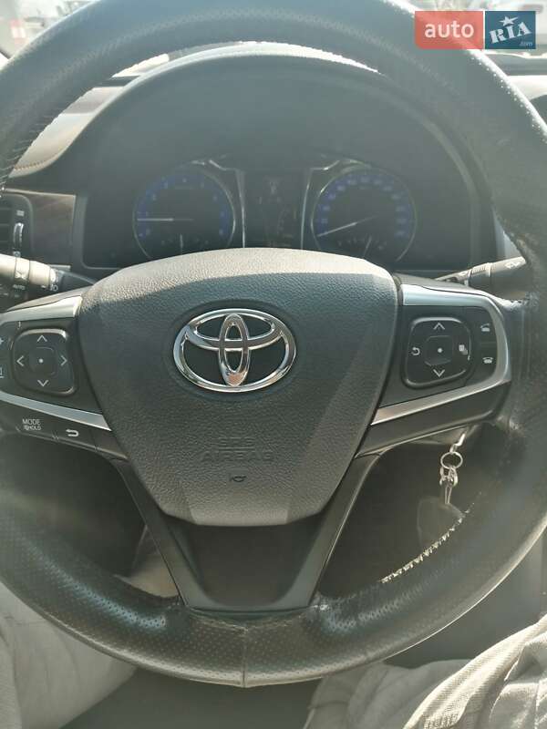 Седан Toyota Camry 2017 в Путивлі