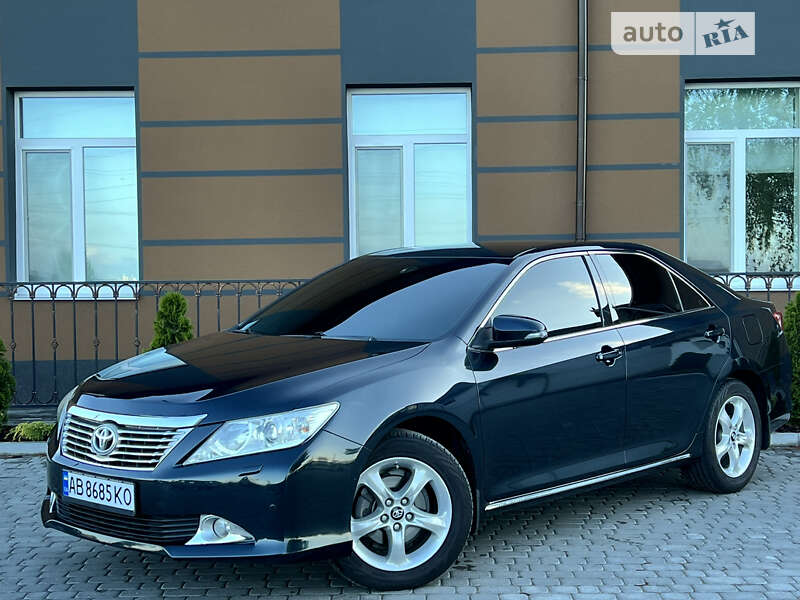 Седан Toyota Camry 2012 в Виннице