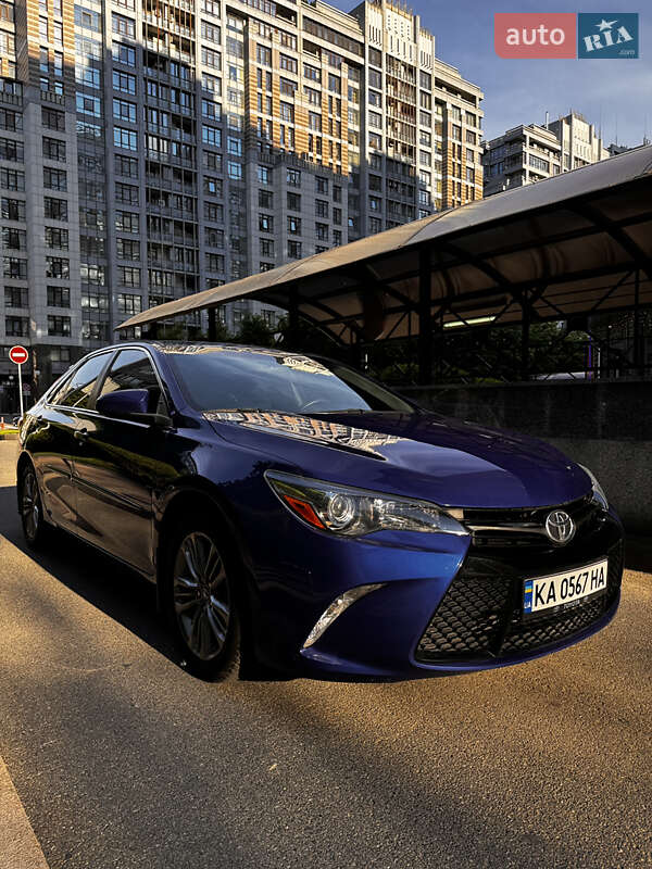 Седан Toyota Camry 2016 в Києві