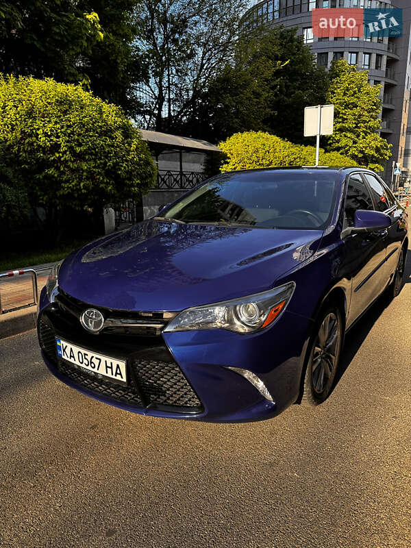 Седан Toyota Camry 2016 в Києві