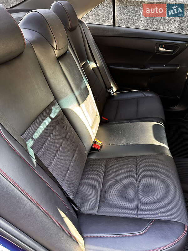Седан Toyota Camry 2016 в Києві