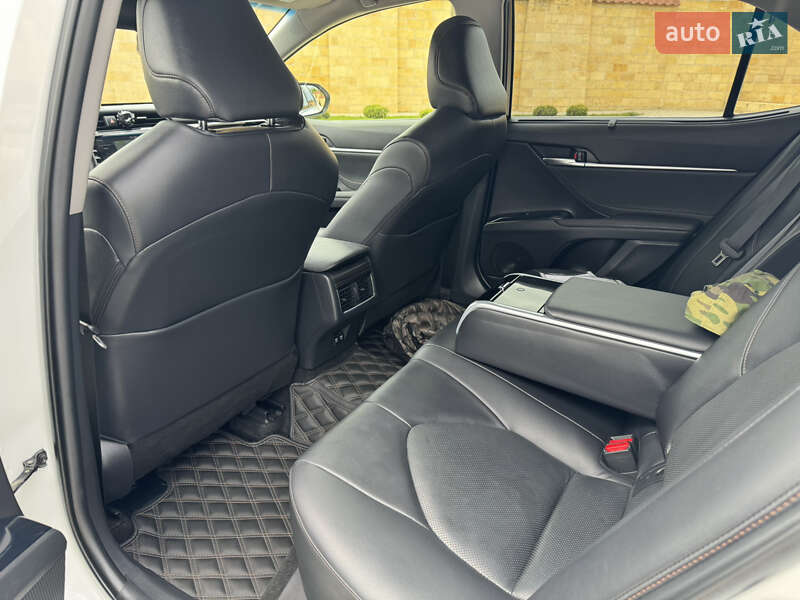 Седан Toyota Camry 2017 в Одессе