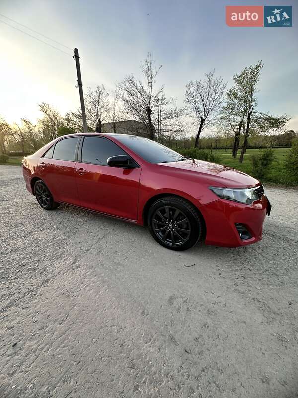 Седан Toyota Camry 2013 в Кривому Розі