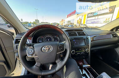 Седан Toyota Camry 2012 в Полтаве