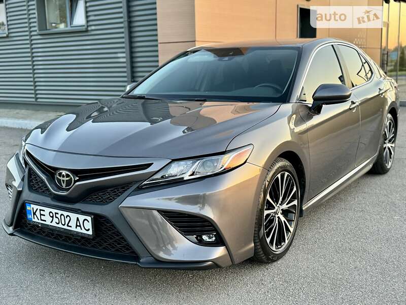 Седан Toyota Camry 2020 в Днепре