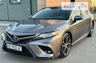 Седан Toyota Camry 2020 в Днепре