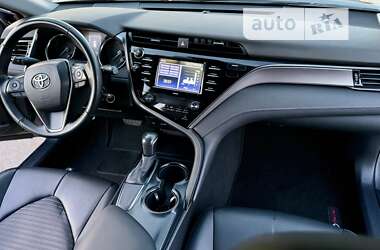 Седан Toyota Camry 2020 в Днепре