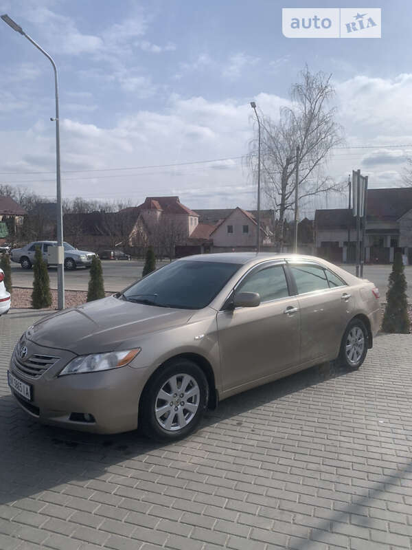 Седан Toyota Camry 2006 в Києві