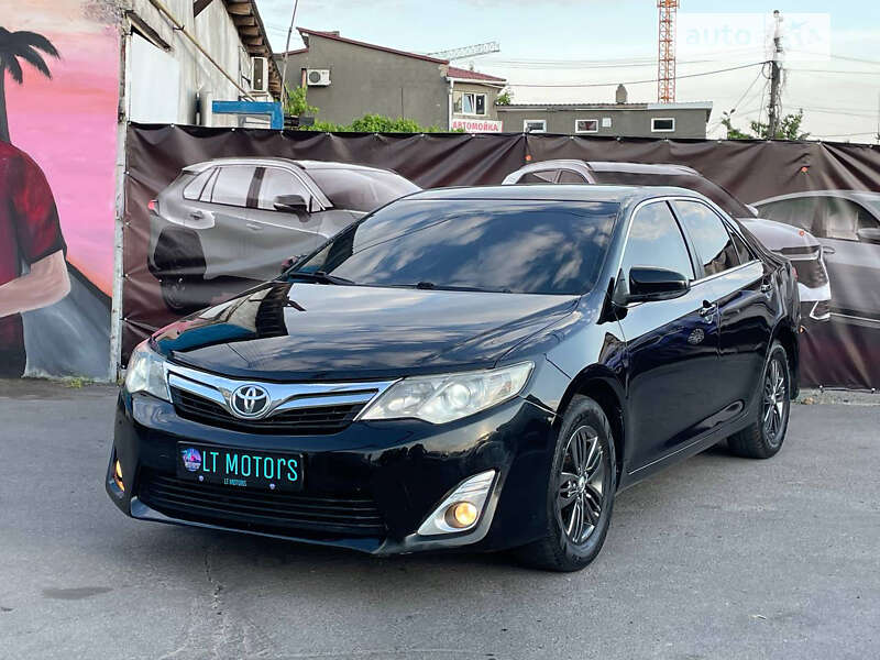 Седан Toyota Camry 2015 в Одесі