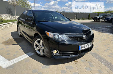 Седан Toyota Camry 2013 в Тернополе