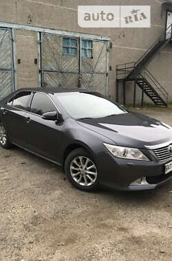 Седан Toyota Camry 2014 в Косові