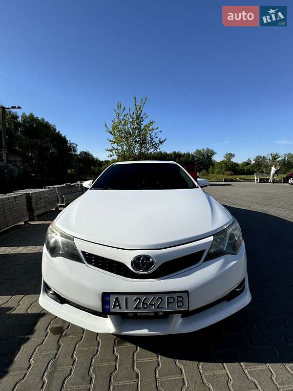 Седан Toyota Camry 2013 в Фастові