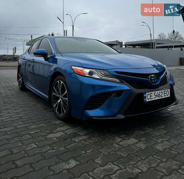 Седан Toyota Camry 2018 в Чернівцях