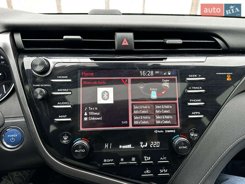 Седан Toyota Camry 2018 в Чернівцях