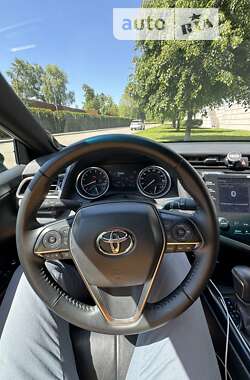 Седан Toyota Camry 2018 в Киеве