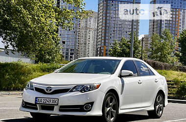 Седан Toyota Camry 2013 в Києві