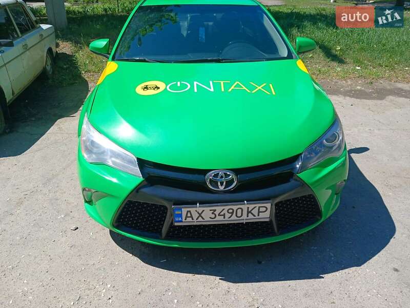 Седан Toyota Camry 2017 в Харкові
