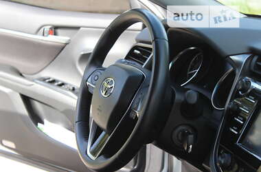 Седан Toyota Camry 2020 в Дніпрі