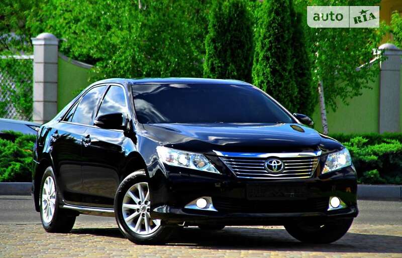 Седан Toyota Camry 2012 в Днепре