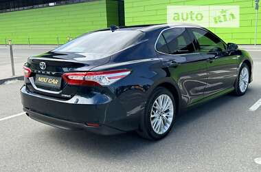 Седан Toyota Camry 2018 в Киеве