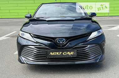 Седан Toyota Camry 2018 в Киеве