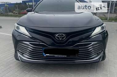 Седан Toyota Camry 2017 в Дніпрі