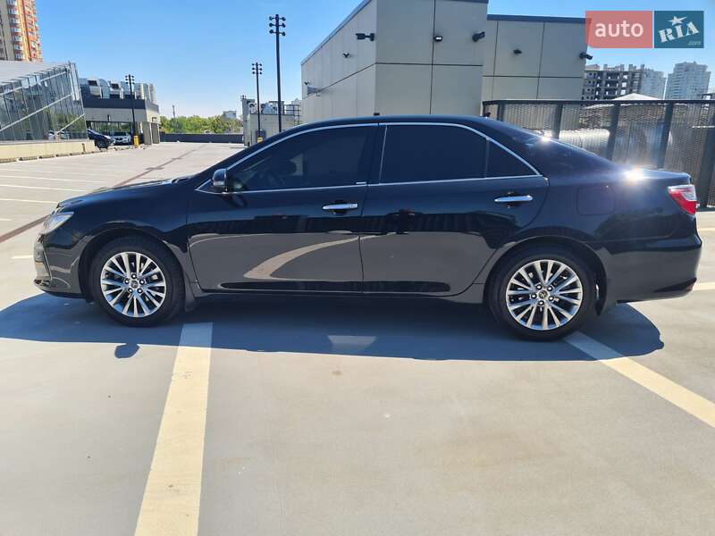 Седан Toyota Camry 2016 в Києві