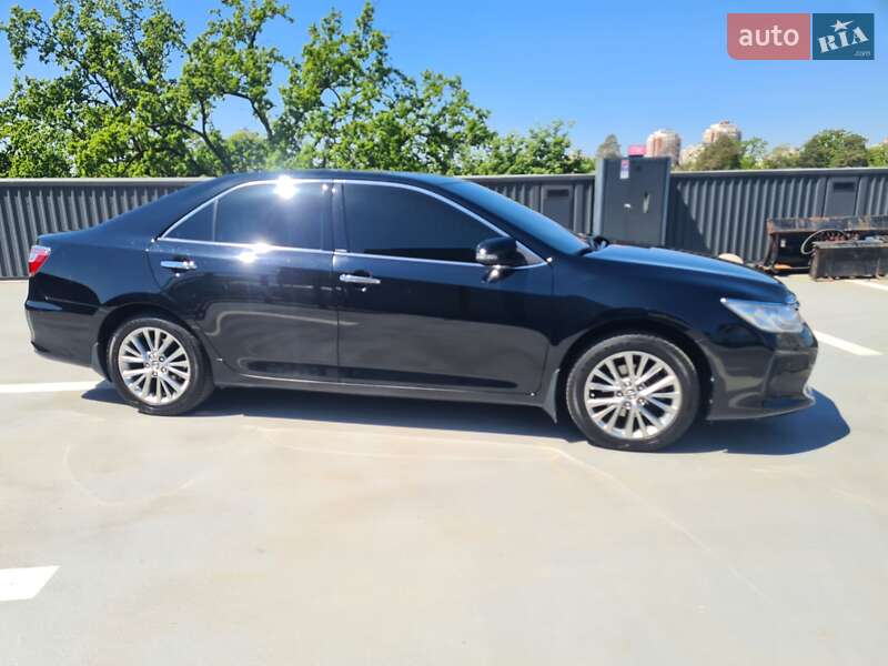 Седан Toyota Camry 2016 в Києві