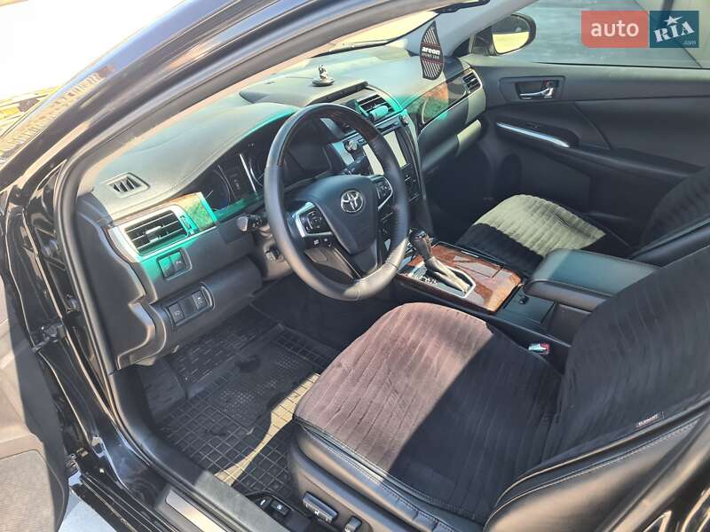 Седан Toyota Camry 2016 в Києві