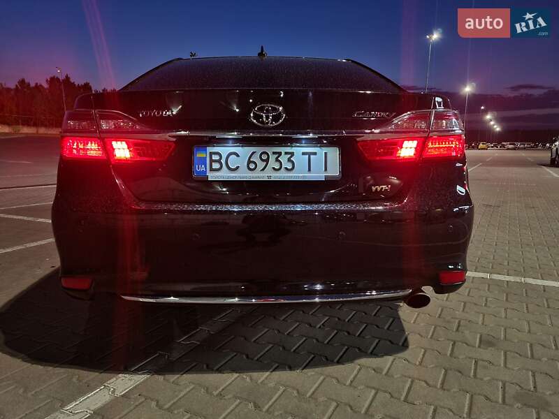 Седан Toyota Camry 2016 в Києві