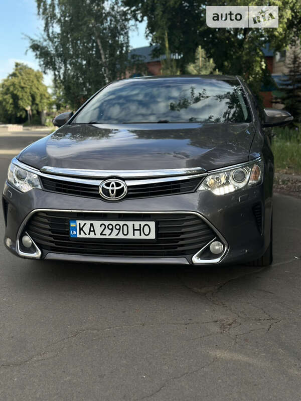 Седан Toyota Camry 2015 в Киеве
