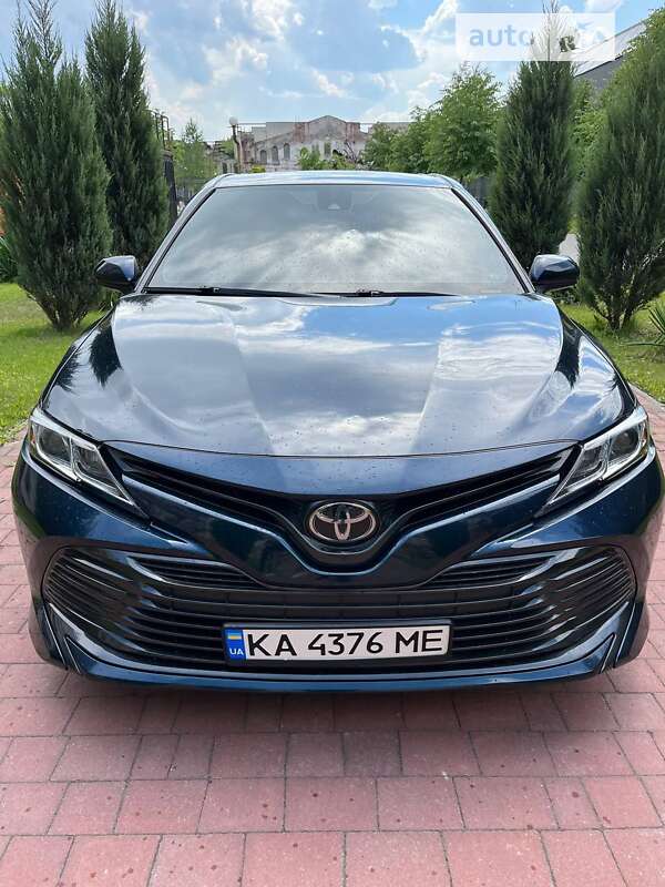 Седан Toyota Camry 2018 в Києві