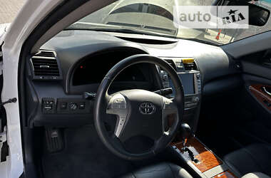 Седан Toyota Camry 2010 в Львові