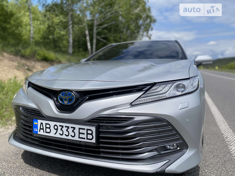 Седан Toyota Camry 2019 в Могилів-Подільському