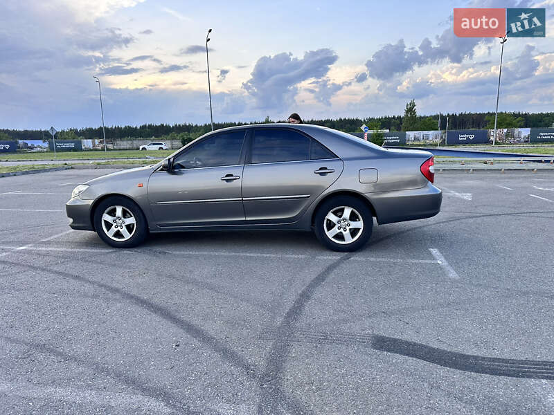 Седан Toyota Camry 2002 в Сумах