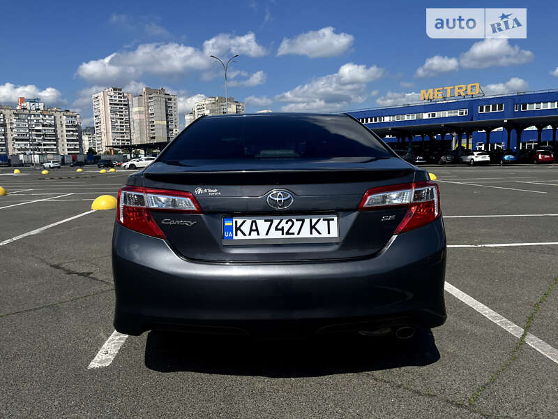 Седан Toyota Camry 2013 в Киеве