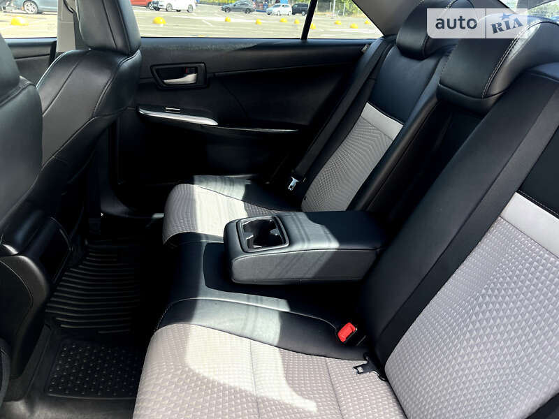 Седан Toyota Camry 2013 в Киеве