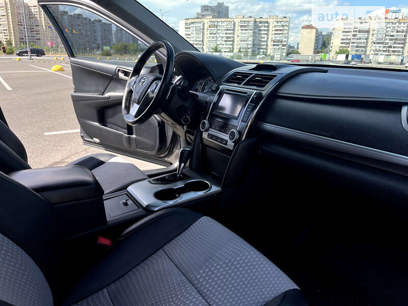 Седан Toyota Camry 2013 в Киеве