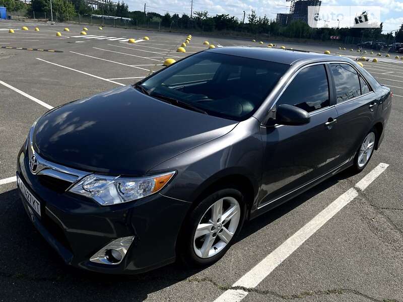 Седан Toyota Camry 2013 в Киеве