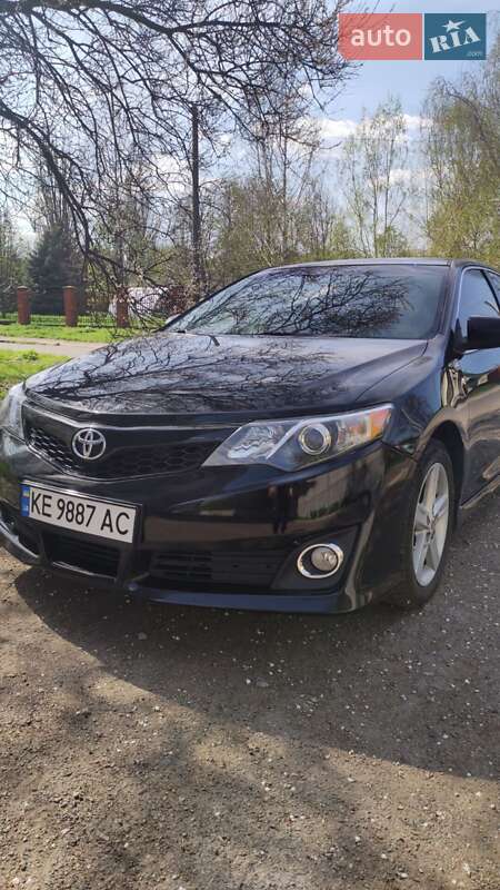 Седан Toyota Camry 2012 в Каменском
